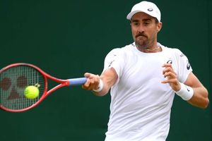 Defending champion Johnson stunned in Newport opener