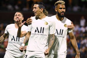 Metz 0-2 Paris Saint-Germain: Choupo-Moting strikes again as champions go top