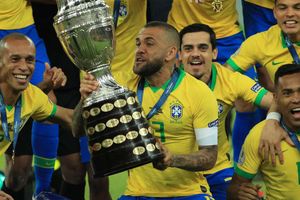 Dani Alves joins Sao Paulo after PSG exit