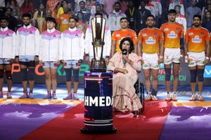 Pro Kabaddi League 2019: Para-Olympian Deepa Malik visits PKL, sings national anthem