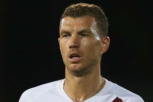Dzeko extends Roma contract to 2022