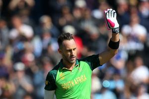 Du Plessis to stay on as South Africa Test captain