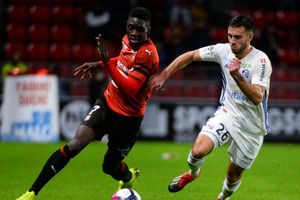 Winger Sarr joins Watford in club-record deal