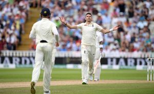 Ashes 2019: Anderson gives England injury scare