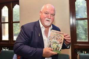 Mike Gatting remembers Vijay Merchant as 'wonderful player'