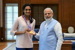 PV Sindhu meets PM Modi, Sports Minister presents Rs 10 lakh cheque to world champion