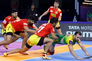 Pro Kabaddi League 2019: Rohit Gulia Super 10 helps Gujarat Fortunegiants end their losing streak, beat Patna Pirates