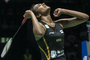 Sporting fraternity hails Sindhu's historic World C'ships gold