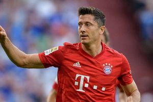Schalke 0-3 Bayern Munich: Lewandowski hits hat-trick