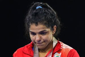 Sakshi Malik gets showcasuse notice from WFI