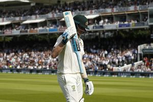 Ashes 2019: Smith battered but unbowed to give Australia the edge