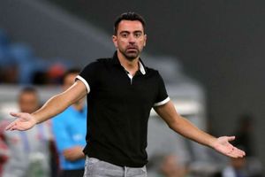 Xavi kicks off shoe in Al Sadd coaching bow