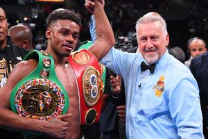 Spence defeats Porter by split decision to unify IBF and WBC welterweight titles