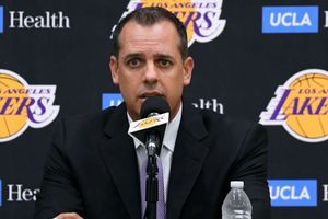 Lakers' Vogel explains approach to coaching LeBron and Davis