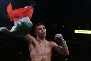 Munguia retains title with TKO of Allotey