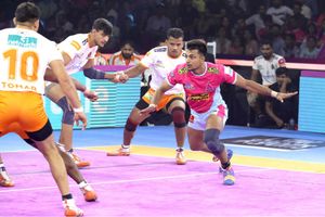 PKL 2019: Hosts Jaipur Pink Panthers keep playoff hopes alive with comfortable win over Puneri Paltan