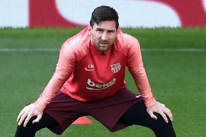 Messi takes part in Barcelona training ahead of Inter match