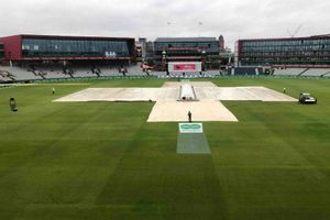 Ashes 2019: Rain washes out morning session at Old Trafford on Day 3