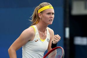 Bouzkova sees off stricken Svitolina, Alexandrova powers on in Korea