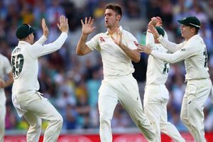 Ashes 2019: Buttler holds up Australia after Marsh makes his mark