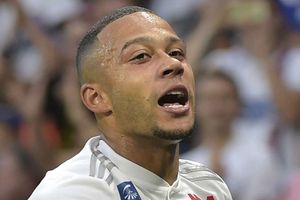 Lyon 1-1 Zenit: Depay penalty earns Group G draw