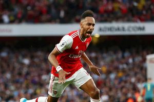 Arsenal 3-2 Aston Villa: Aubameyang strikes late for 10-man Gunners