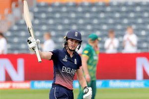England wicketkeeper Sarah Taylor retires from international cricket