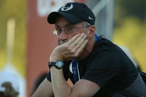 Salazar 'shocked' by ban as Farah's former coach plans appeal