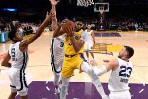 'Leader' Davis discusses injury battle on landmark Lakers night