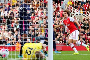Arsenal 1-0 Bournemouth: David Luiz heads in to put Gunners third