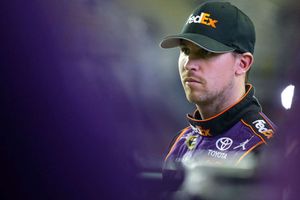 Hamlin wins Hollywood Casino 400 at Kansas