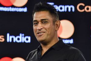 Dhoni retires hashtag goes viral on Twitter, netizens in a tizzy with flurry of tweets