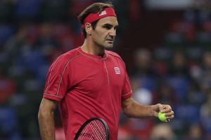 Serene start for Federer in Shanghai