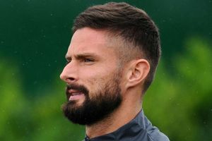 I can't accept Chelsea fringe role, says out-of-favour Giroud