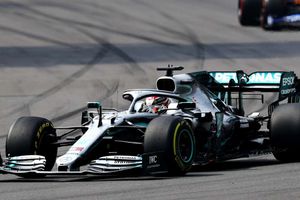 Hamilton wins Mexican Grand Prix but must wait for title