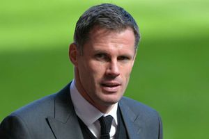 Carragher apologises to Evra for t-shirts worn in support of Luiz Suarez