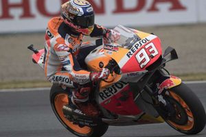 Marquez equals Doohan milestone with routine win at Motegi