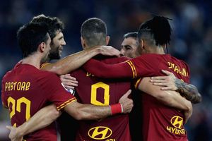 Roma 2-1 AC Milan: Calabria horror show condemns Pioli's side