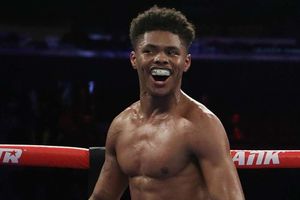 Stevenson outclasses Gonzalez for featherweight belt