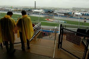 NASCAR's 1000Bulbs.com to resume on Monday due to rain