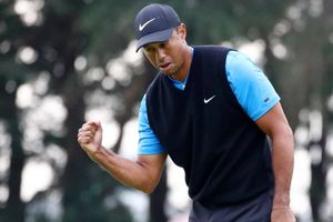 Woods takes three-shot lead at Zozo Championship to close on record-equalling win