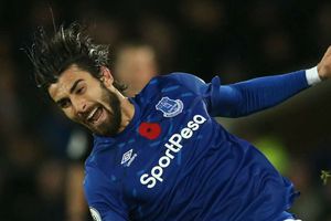 Tosun vows to help motivate Gomes as Everton midfielder begins injury recovery