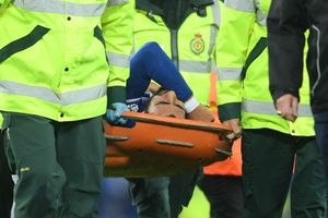 Everton 1-1 Tottenham: Andre Gomes suffers serious injury before Tosun scores late leveller