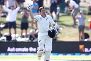 New Zealand vs England: Watling century helps New Zealand into lead