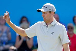Todd surges to the top with four straight birdies in Bermuda