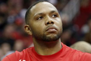 Rockets' Gordon to miss six weeks after knee surgery
