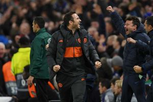Chelsea 4-4 Ajax: Lampard's side peg back nine-man opponents in thriller