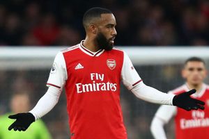 Arsenal 2-2 Southampton: Lacazette double spares Emery's blushes