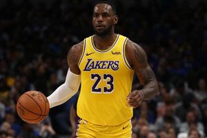 LeBron, Davis lead Lakers as Russell stars in another Warriors loss