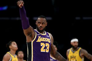 NBA wrap: LeBron's Lakers roll on against struggling Warriors, Harden upstages Kawhi